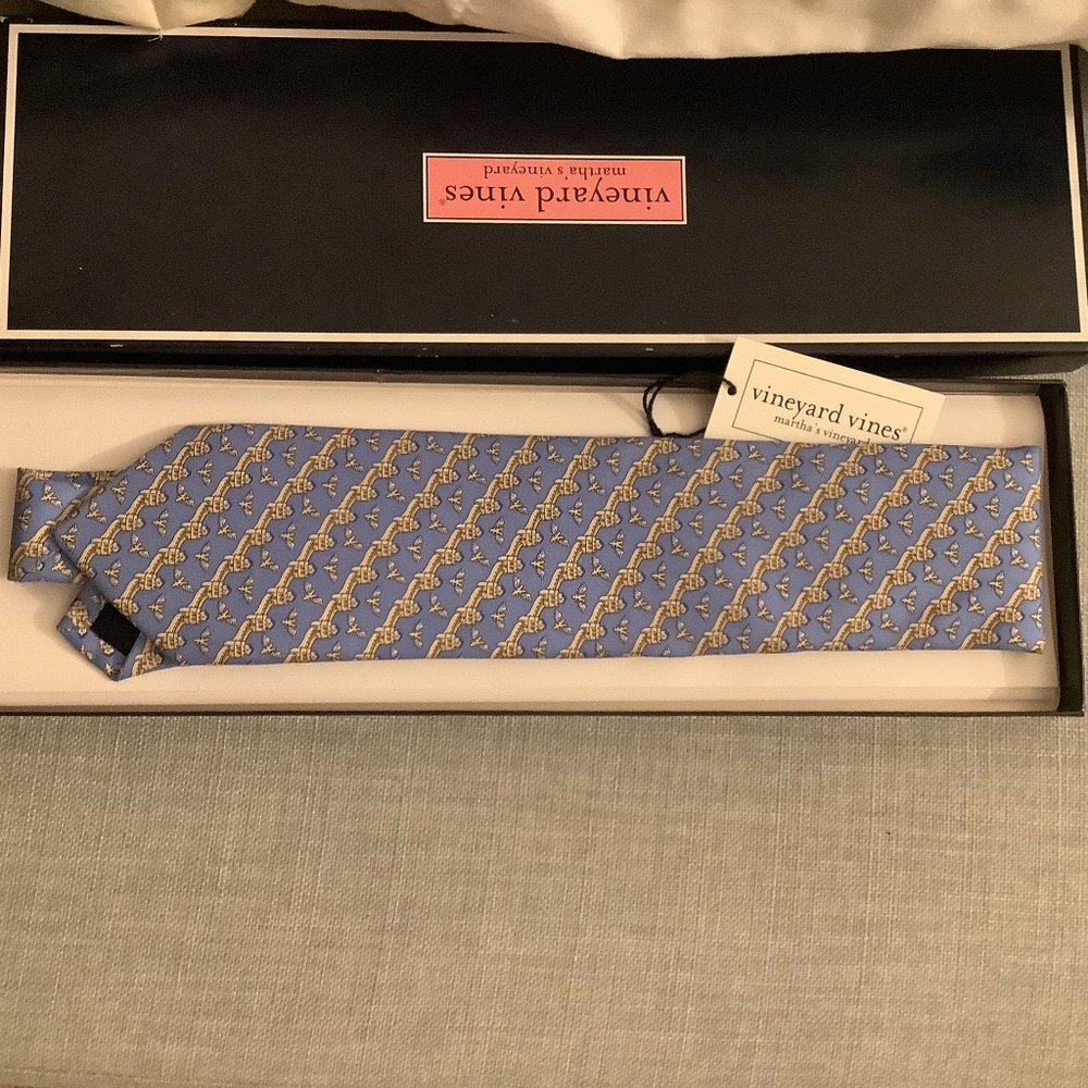 Vineyard Vines Van Eck Finance Necktie Great Wall of China Yuan Wings Blue
